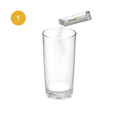 Vierte el contenido de un sobre en un vaso.